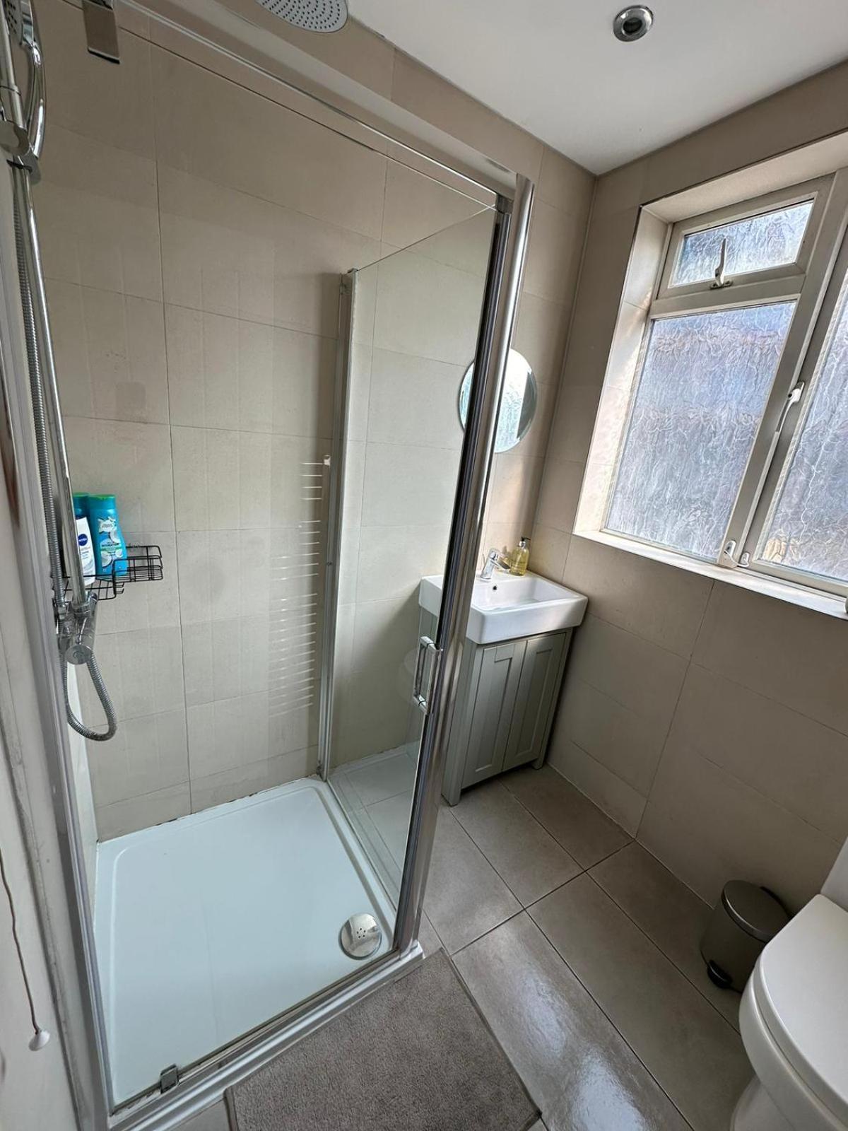 Central & Cozy 3Br Apt - High Chair - Free Parking لندن المظهر الخارجي الصورة