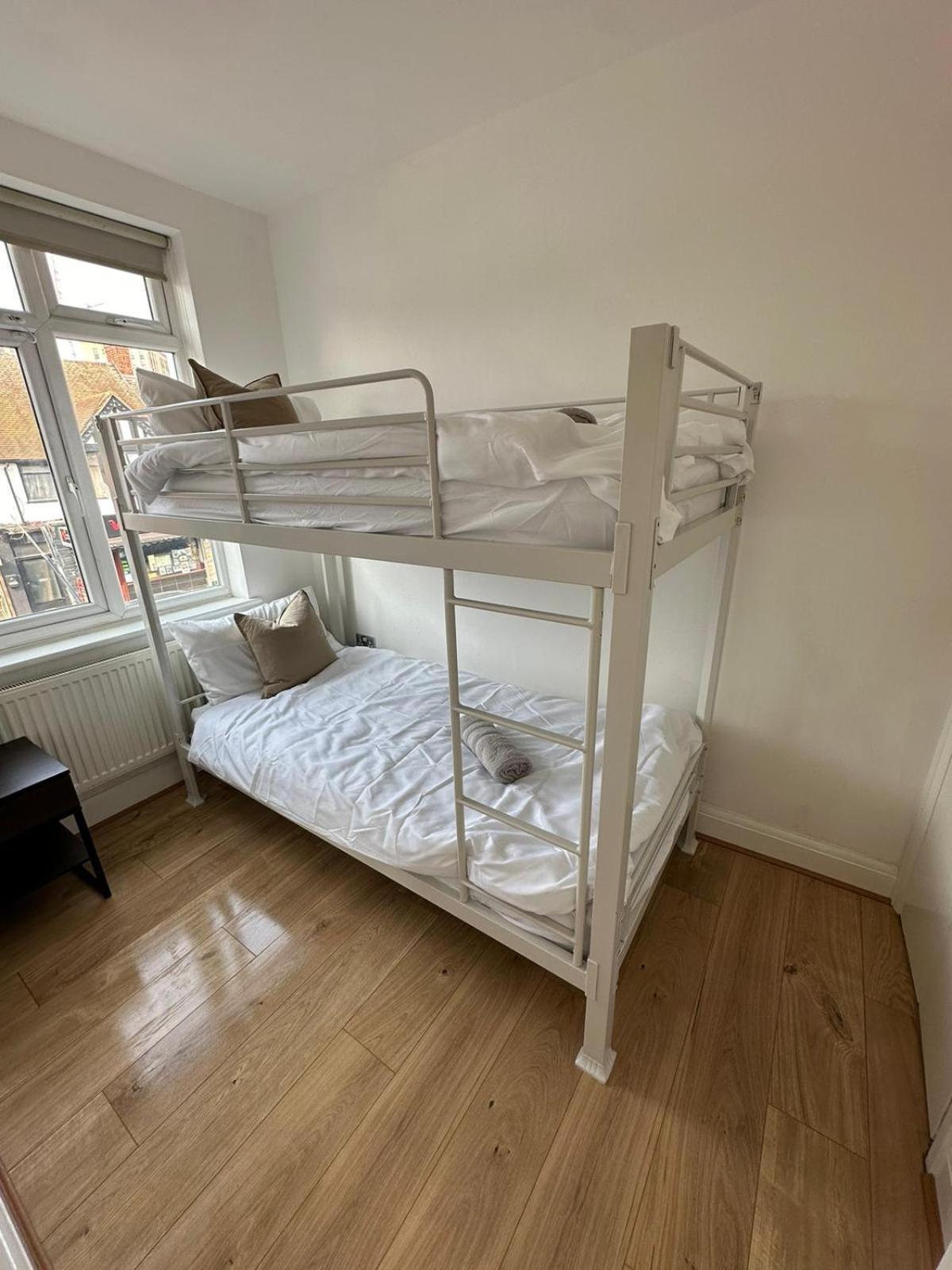 Central & Cozy 3Br Apt - High Chair - Free Parking لندن المظهر الخارجي الصورة