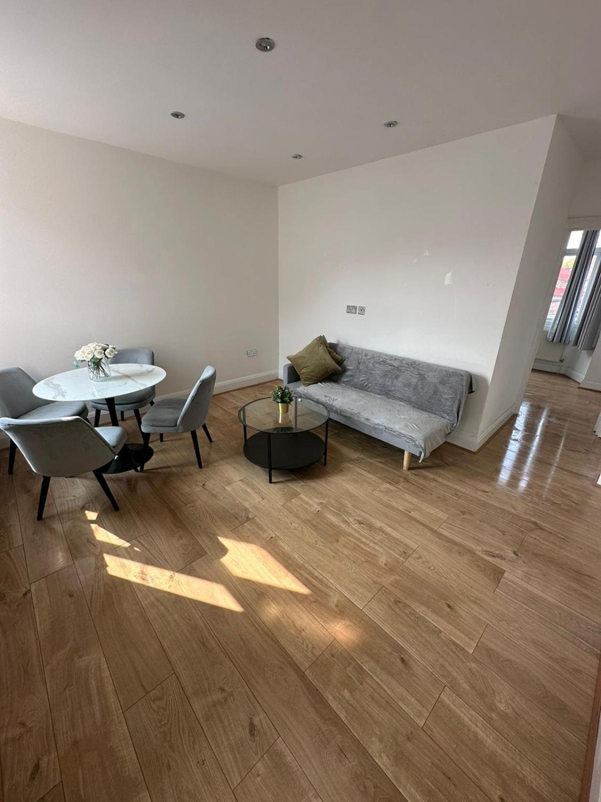 Central & Cozy 3Br Apt - High Chair - Free Parking لندن المظهر الخارجي الصورة
